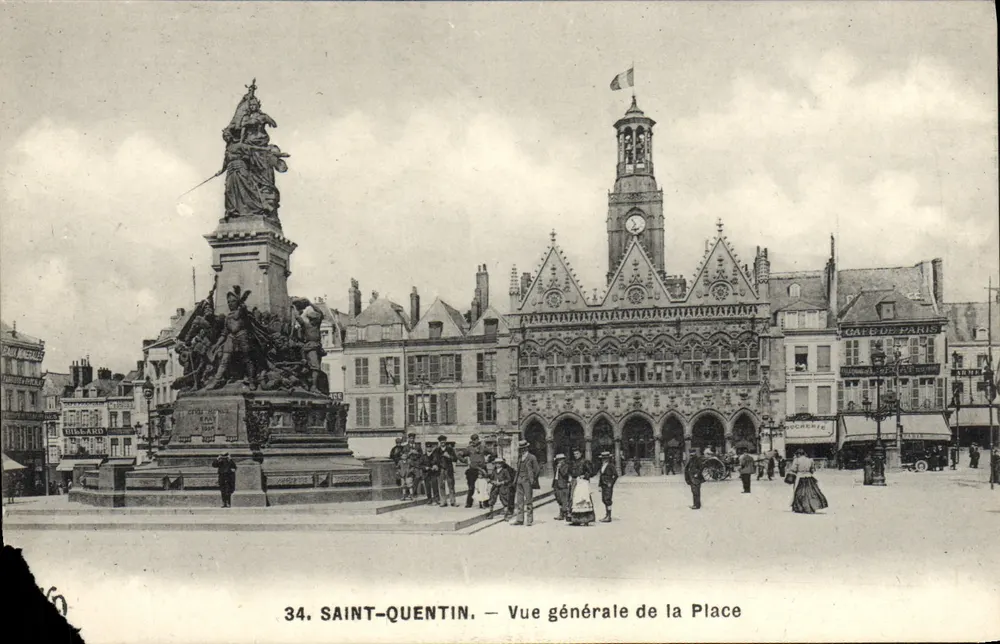 Saint-Quentin — Vista geral da Praça — Editor: C. P. A. (n° 34) - Frente