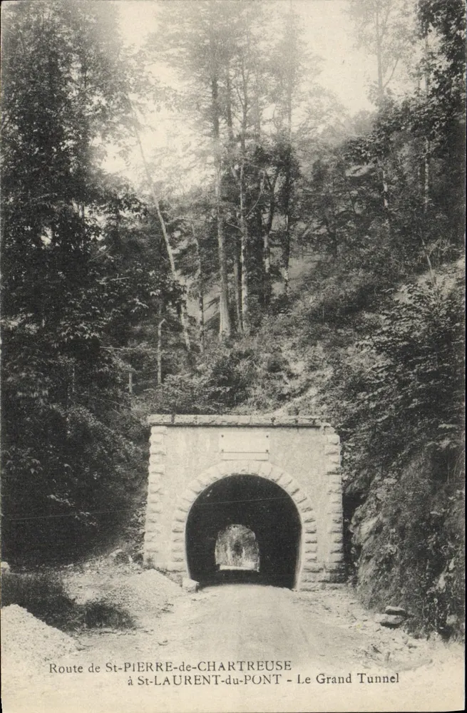 Route von St-Pierre-de-Chartreuse nach St-Laurent-du-Pont — Der Große Tunnel - Vorderseite