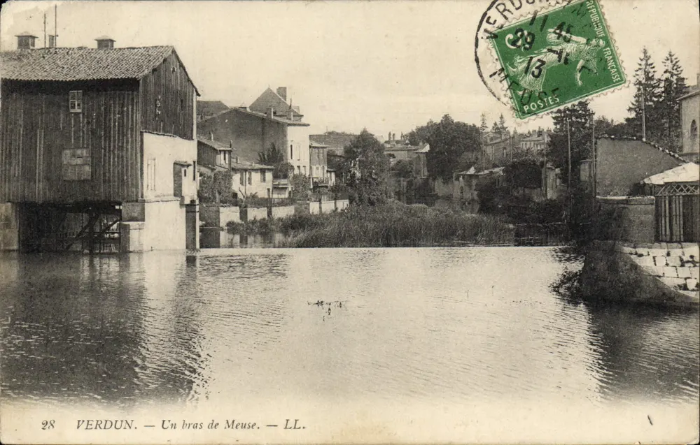 Verdun — Um braço da Meuse — LL. - Frente