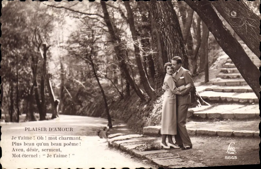 Plaisir d'Amour — pareja amorosa en un parque — Léo Paris 5645 - Anverso