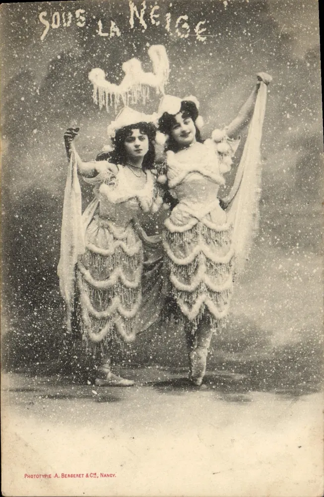 Zwei Tänzerinnen in Schneeanzügen — Theater-Szene — Phototypie A. Bergeret & Cie, Nancy - Vorderseite