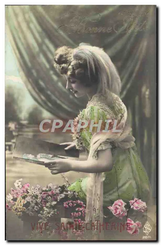 Frau in grünem Kleid unter Blumen — VIVE SAINTE CATHERINE — Verlag Ronne Étée, Nr. 2071 - Vorderseite