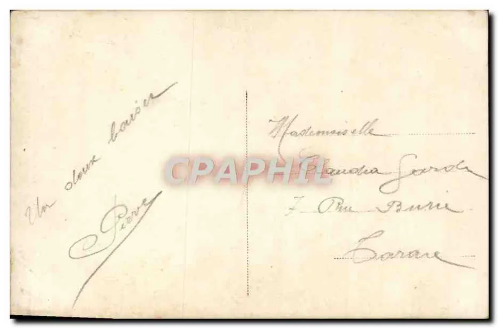Criança sentada em um ponte decorado com flores — FURIA 1756/4 - Verso