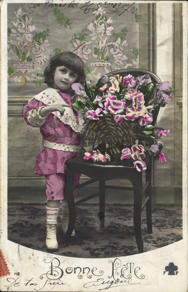 Menina pequena em traje rosa — com buquê de flores — FAF n°142 - Frente