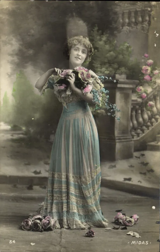Frau in blauer Robe mit Rosenstrauß — Verlag Midas, Nr. 54 - Vorderseite