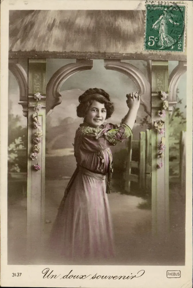 Frau in einem kiosken, verziert mit Rosen — Ein süßes Andenken — PHEBUS n°3137 - Vorderseite
