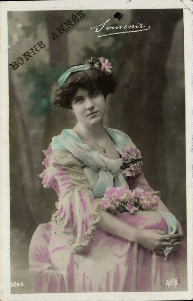Junge Frau in rosa und blauer Robe — Neujahrsgedächtnis — AÉRO, n°5043 - Vorderseite