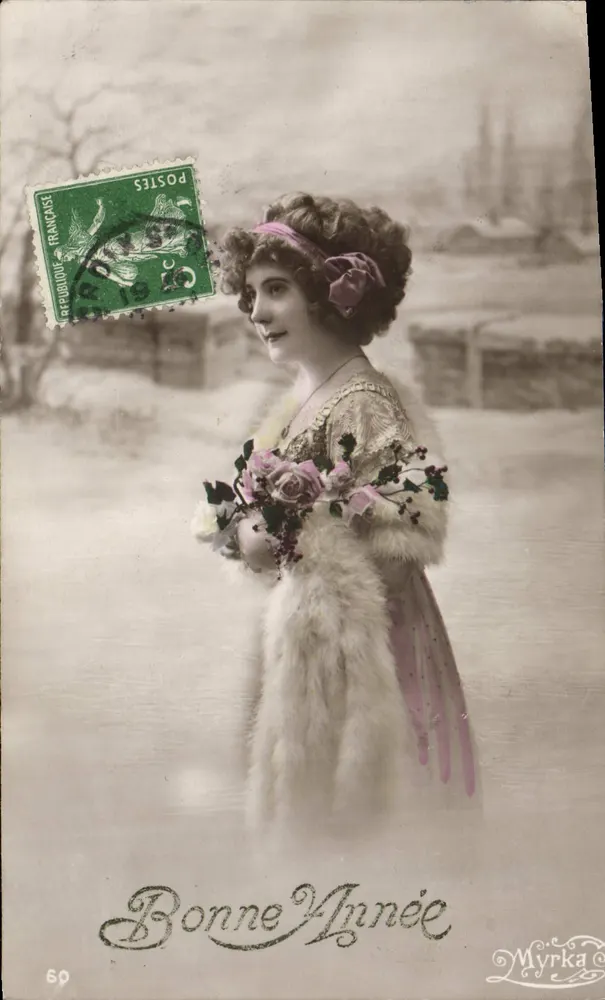 Jeune femme en fourrure tenant un bouquet — Bonne Année — éditeur Myrka, n° 60 - Vorderseite