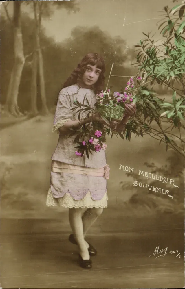 Menina com buquê de flores — Meu Melhor Lembrete — Mug, n° 847 - Frente
