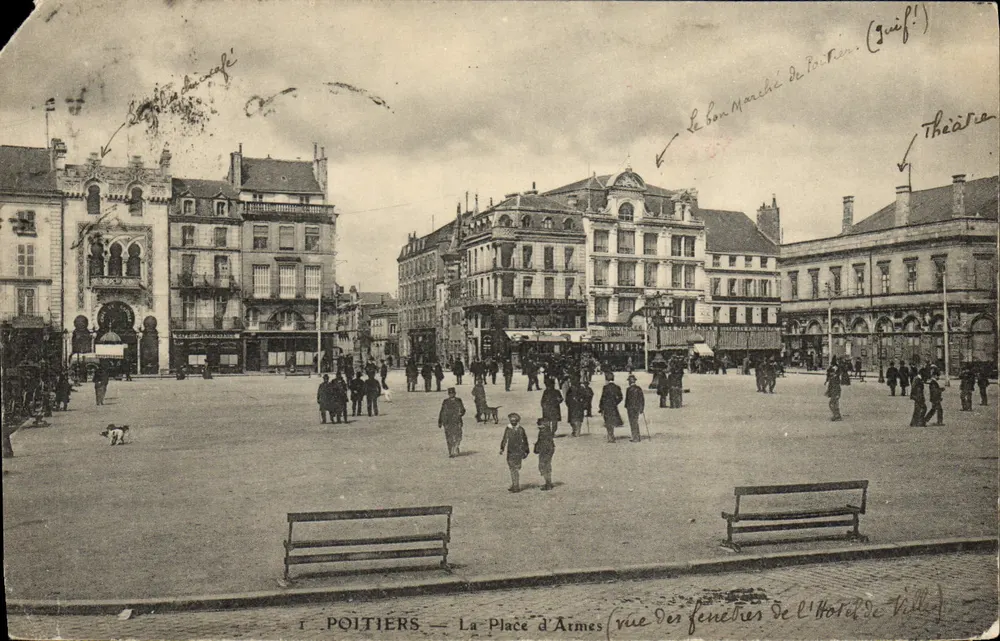 Poitiers — A Praça das Armas — vista das janelas do Hôtel de Ville - Frente
