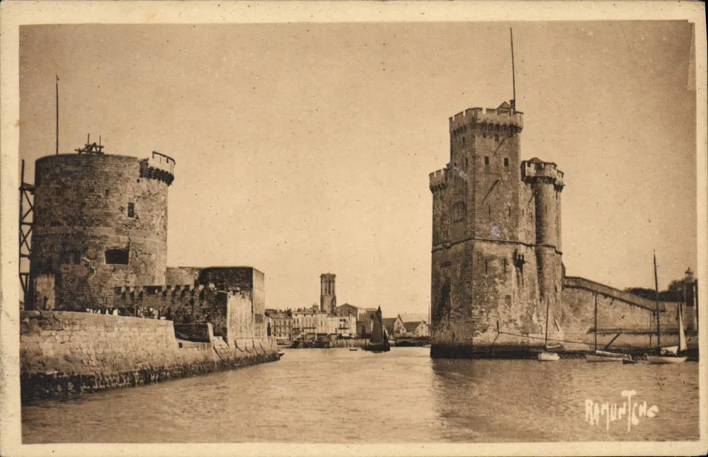 Entrada do Porto de LA ROCHELLE — Edições Artísticas Raymond Bergevin — n° 3208 - Frente