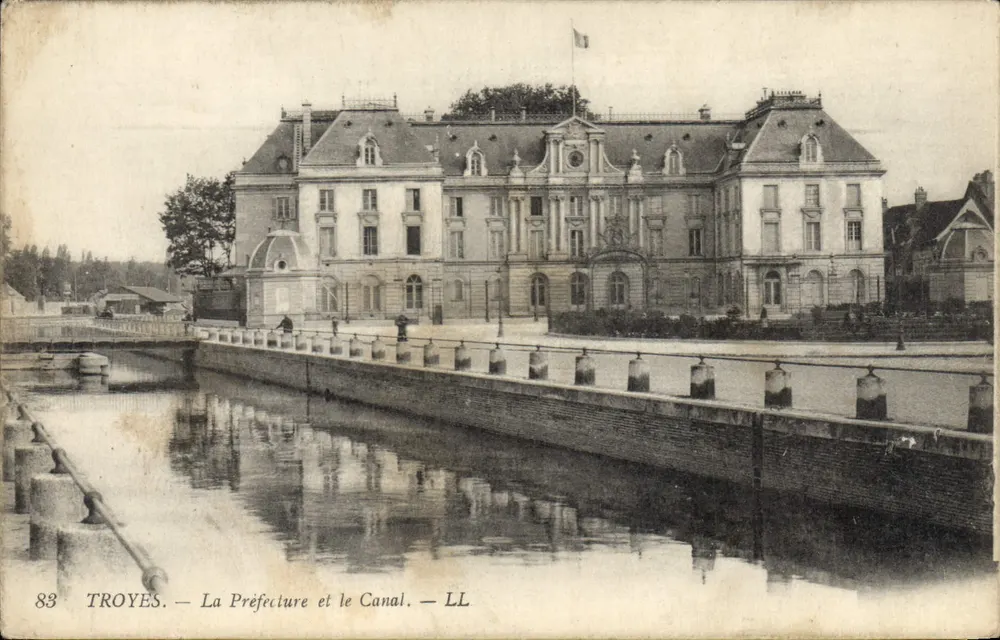 Troyes — De Prefectuur en het Kanaal — LL, n°83 - Voorkant