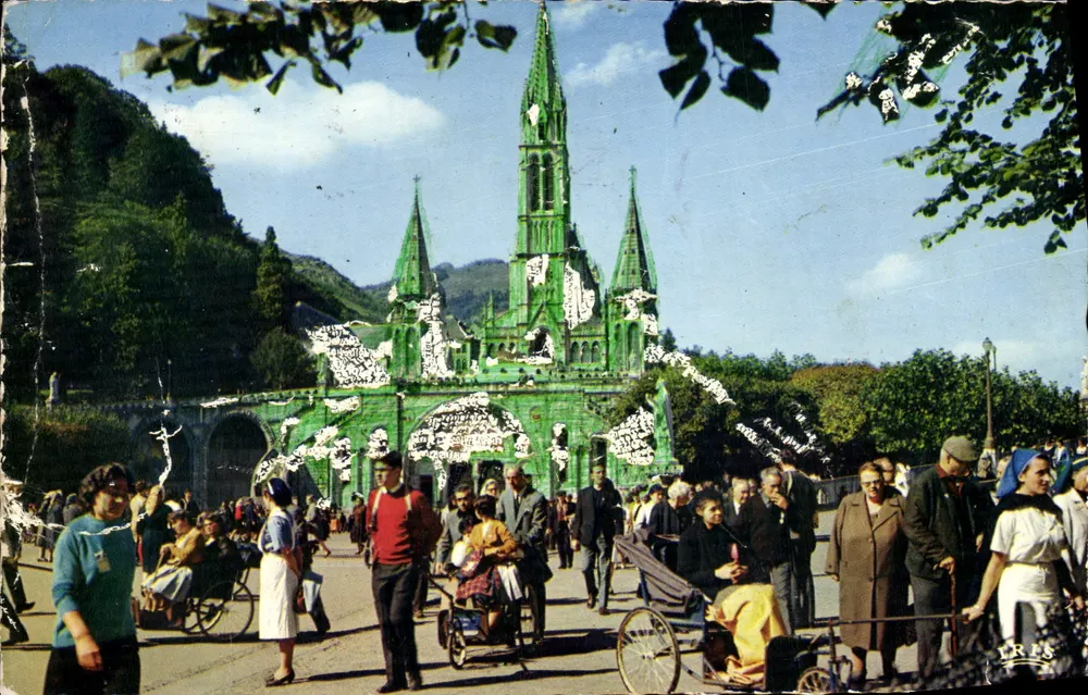 Lourdes — Grotte de Massabielle — Éd. A. Doucet, n° 64 - Recto