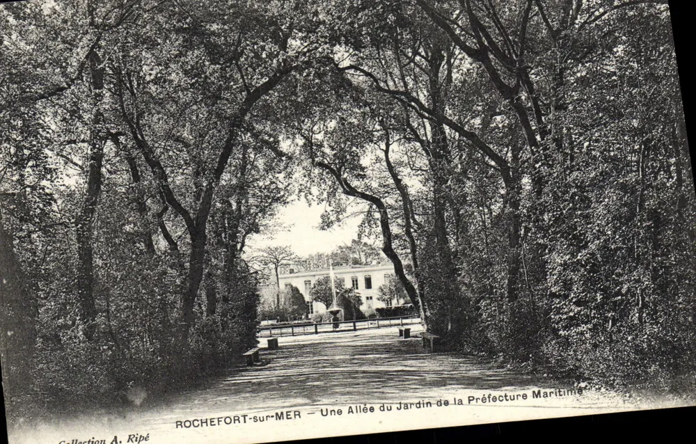 ROCHEFORT-sur-MER — Ein Weg im Garten der Seepolizeiprefektur — Sammlung A. Ripé - Vorderseite