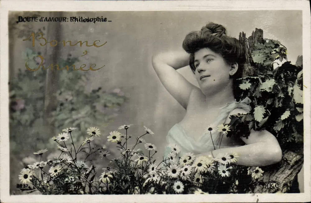 Junge Frau in leichtem Kleid unter Blumen — DOUET d'AMOUR: Philosophie — H.K.C. n° 3237 - Vorderseite