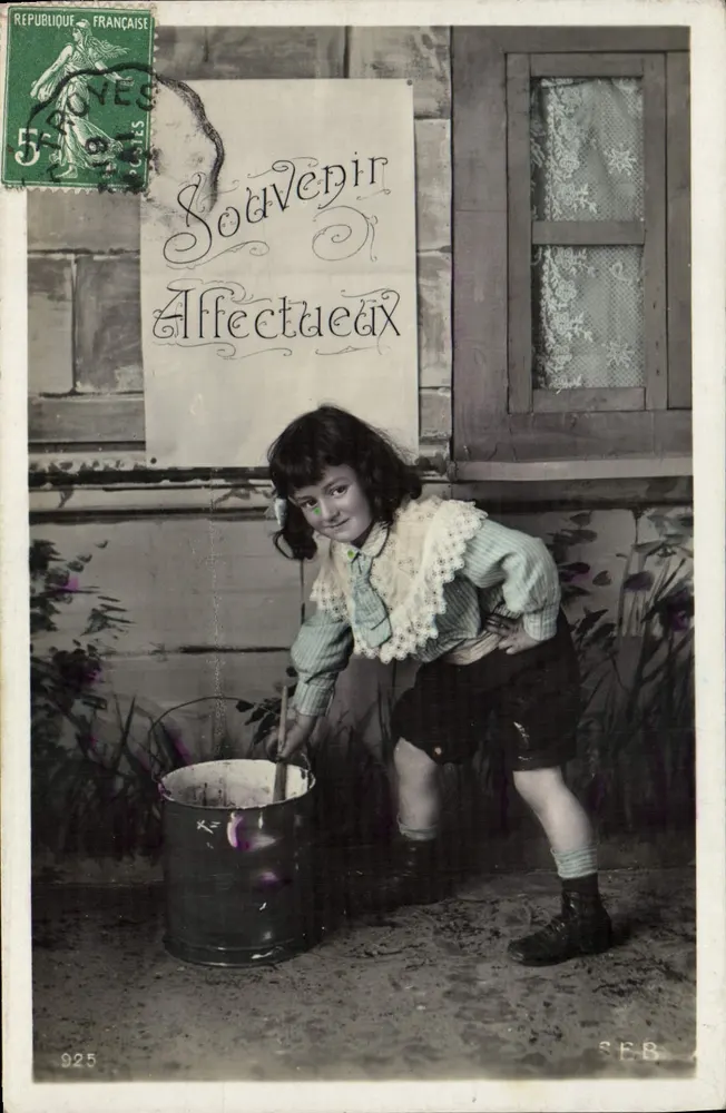 Menina brincando com um balde — Soguenir Affectueux — S.E.B. n°925 - Frente