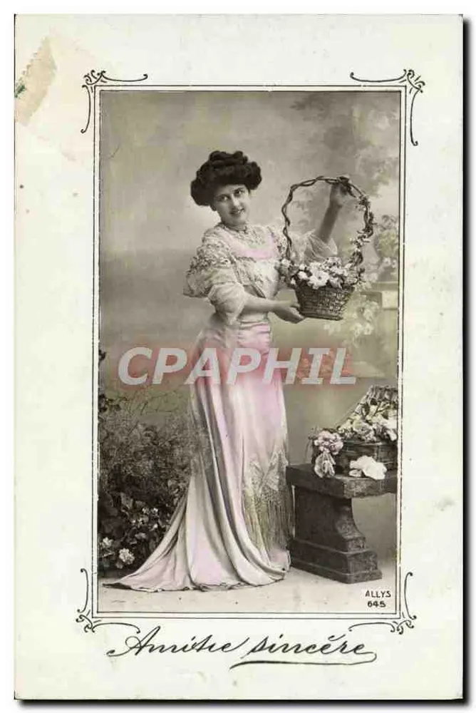 Frau in einem rosa Kleid mit Blumenkorb — Allys 645 - Vorderseite