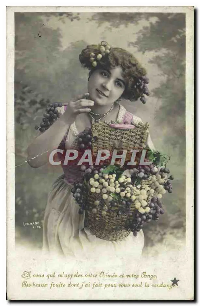 Jeune femme en robe de paysanne — avec panier de raisins et grappes dans les cheveux — éditée par Cartes Postales 'ÉTOILE' n° 1086 - Vorderseite