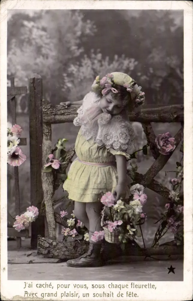Fille en robe jaune et couronne de fleurs — scène de jardin avec panier — éditeur VBC Série N° 3402 - Frente