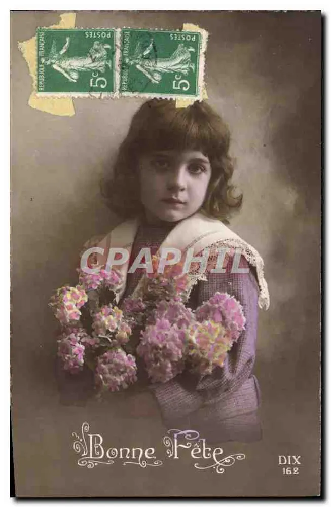 Menina segurando um buquê de flores — Boa Festa — DIX 162 - Frente