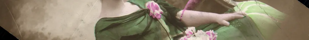 Frau in grünem Kleid — Blumen — unbekannter Verlag - Vorderseite