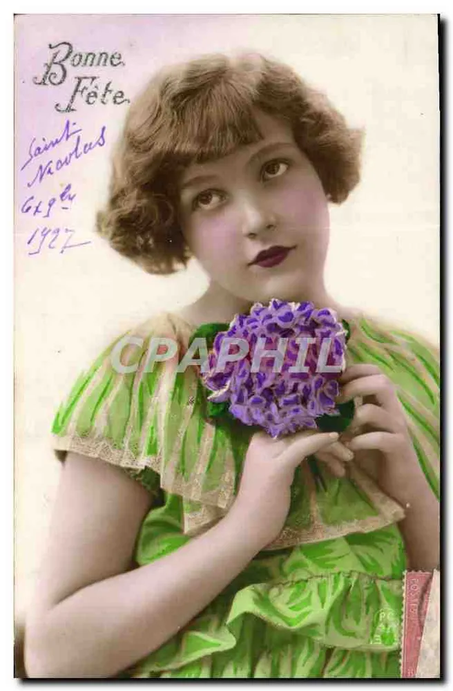 Junge Frau in grünem Kleid — hält einen Strauß violetter Blumen — Verlag P-C Paris, n°60 - Vorderseite