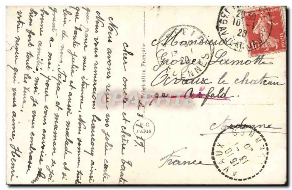 Menina sentada em um cadeira — segurando um buquê de rosas — editor P.-C. PARIS - Verso
