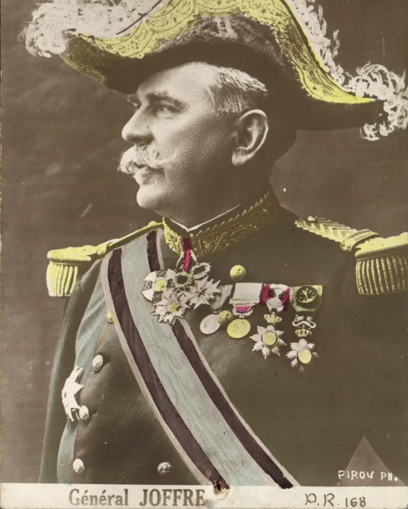 Général Joffre — portrait en uniforme avec décorations — Pirov Ph. D.R. 168 - Frente