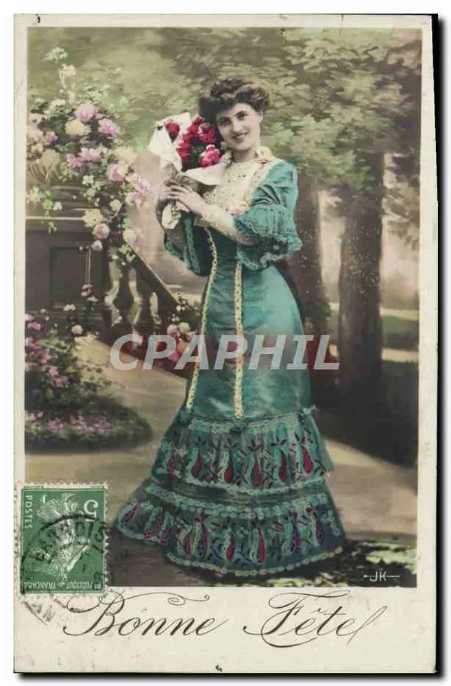 Frau in grünem Kleid mit Blumenstrauß — Frohe Geburtstagskarte — Verlag JK - Vorderseite