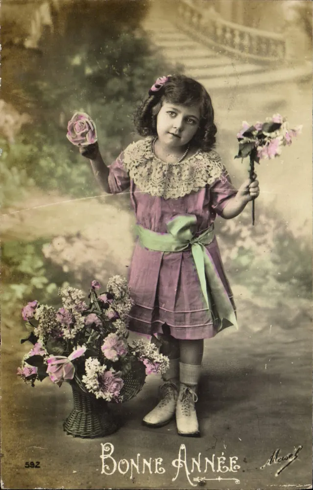 Menina pequena com buquê — Boa Ano — Musel, n° 592 - Frente