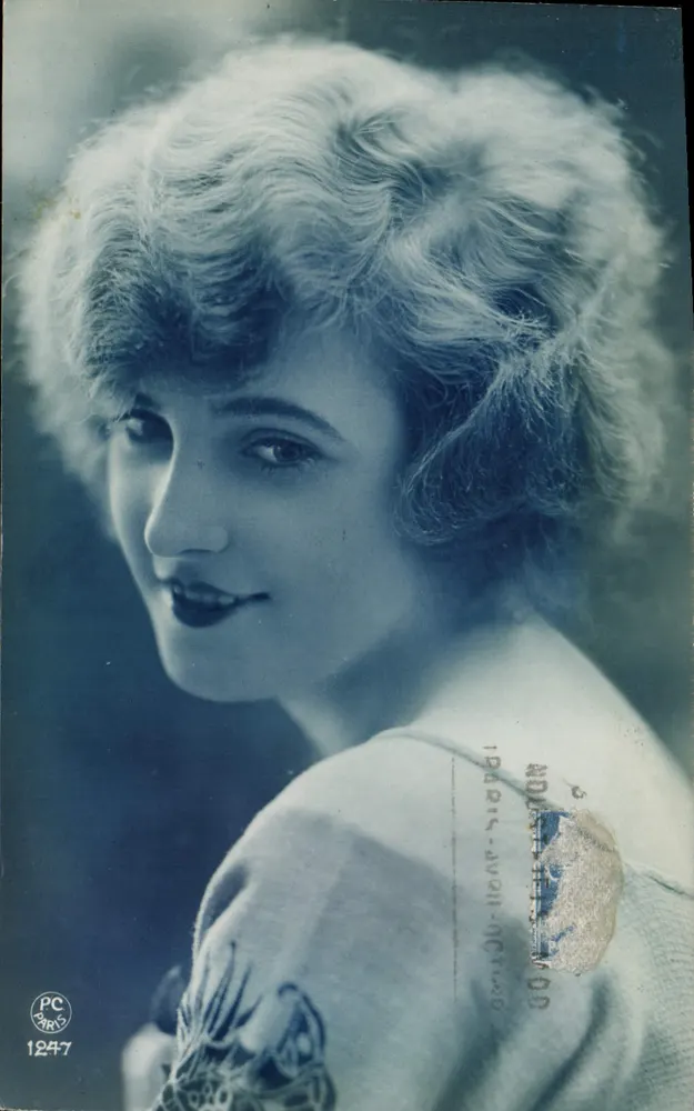 Portrait d'une jeune femme — éditeur PC PARIS n° 1247 - Vorderseite