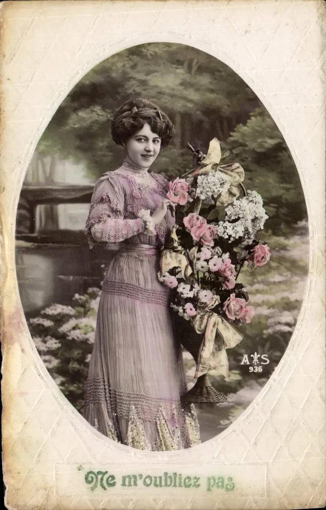 Jeune femme en robe rose tenant un bouquet — éditeur A&S n°936 - Vorderseite