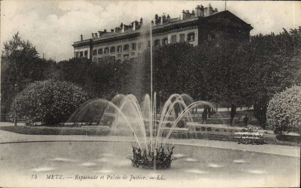 Metz — Piazza e Palazzo di Giustizia — LL - Recto