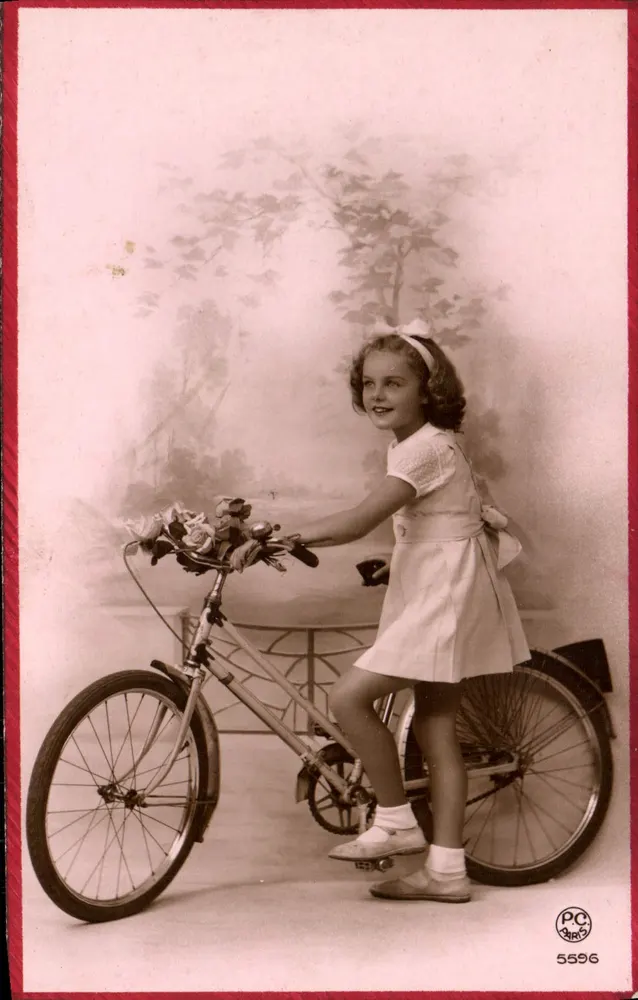 Mädchen mit Fahrrad — Studio — PC Paris 5596 - Vorderseite