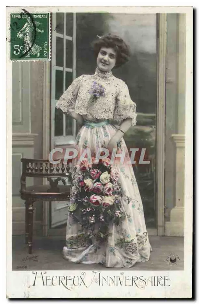 Femme en robe fleurie tenant un bouquet — Anniversaire — Éditeur : C. Lefebvre, n° 3468 - Recto