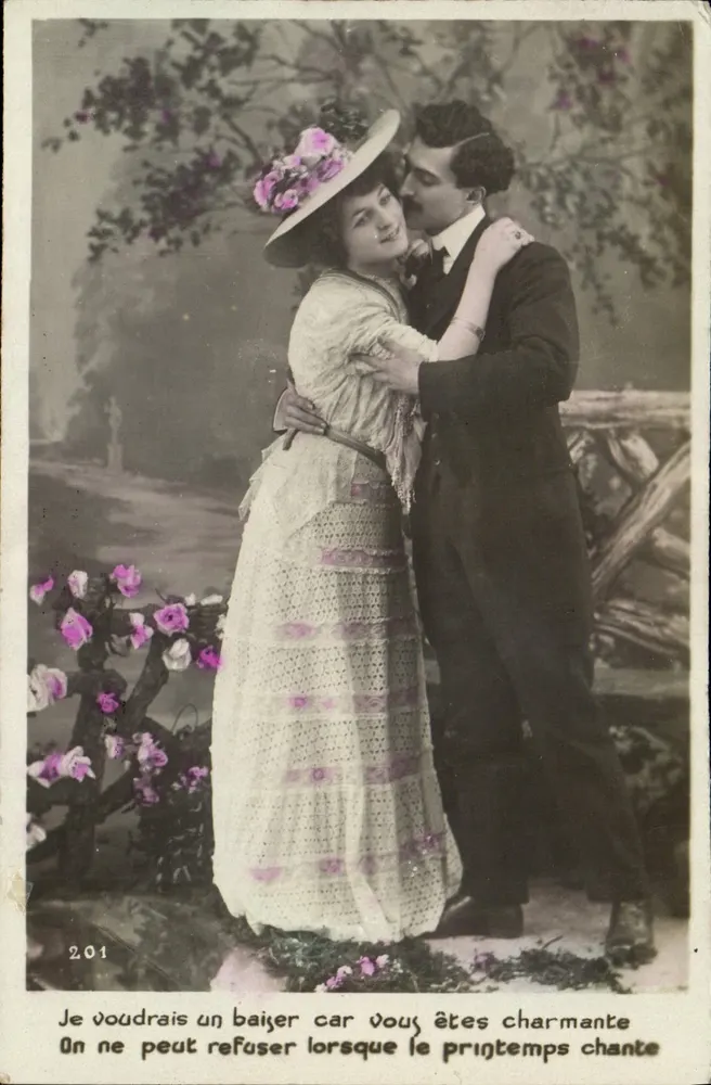 Couple enlacé — texte amoureux — éditeur non identifié, n° 201 - Recto