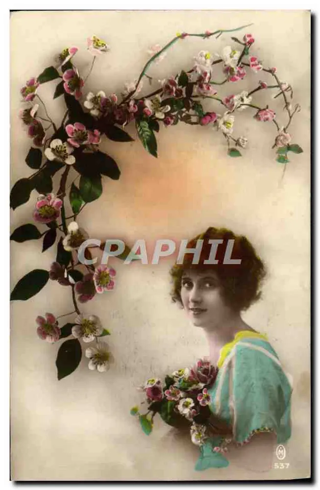Jeune femme avec bouquet — décor floral — n°537 - Recto