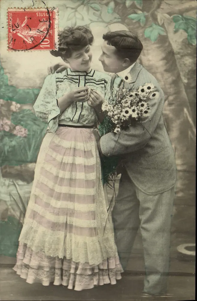 Jeune couple en scène de demande en mariage — éditeur anonyme, n° de série non visible - Recto
