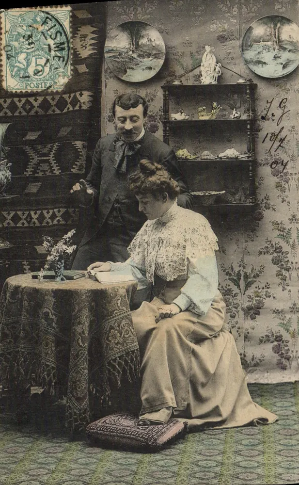 Couple dans un intérieur décoré — éditeur inconnu, n° de série non visible - Recto