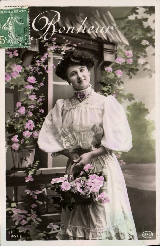 Jeune femme en robe blanche tenant un panier de fleurs — Bonheur — Circe, n° 4218 - Recto