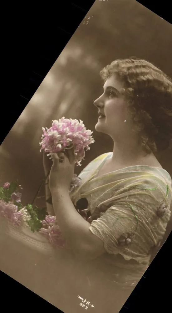 Jeune femme avec bouquet de fleurs — J.K. 282 — éditeur J.K. - Recto