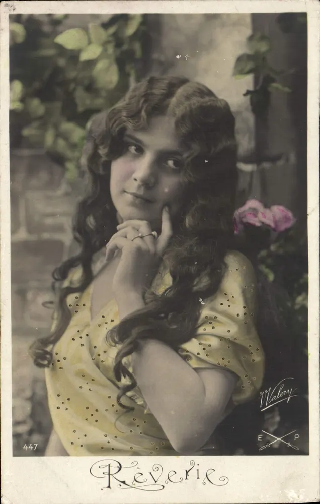 Junge Frau in einem Kleid mit Punkten — Portrait von Walory — Serie 447 - Vorderseite