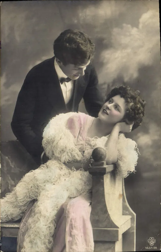Jeune couple en tenue de soirée — studio — éditeur P. G. 1627/28 - Recto