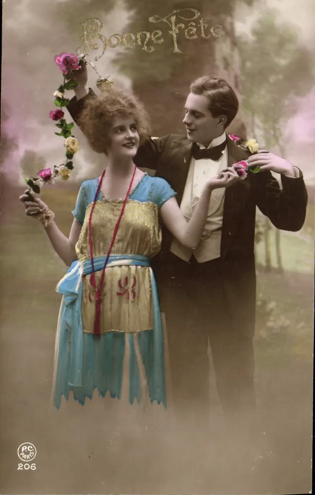 Bonne Fête — couple en tenue de fête — PC Paris 206 - Recto