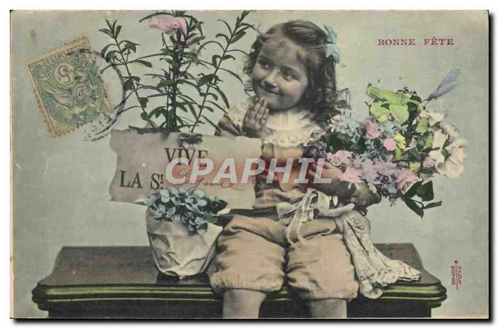 Menina com buquê e cartaz — 'Viva a Santa' — editor não identificado - Frente
