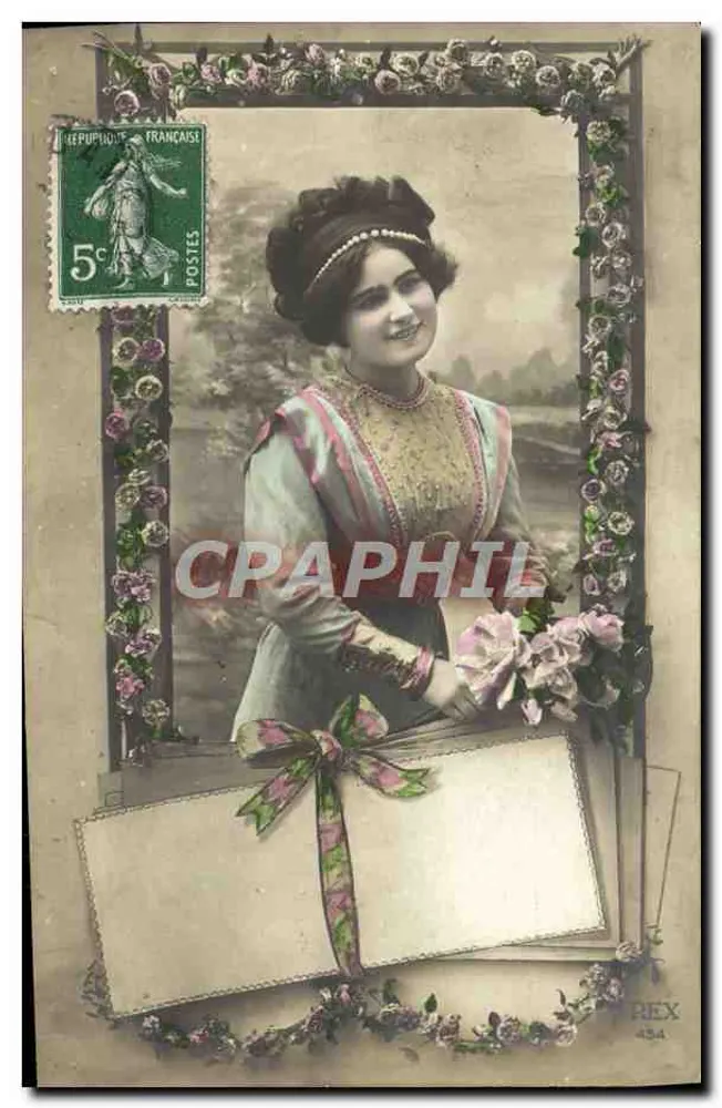 Jeune femme en robe ornée — cadre floral — éditeur REX n°434 - Recto