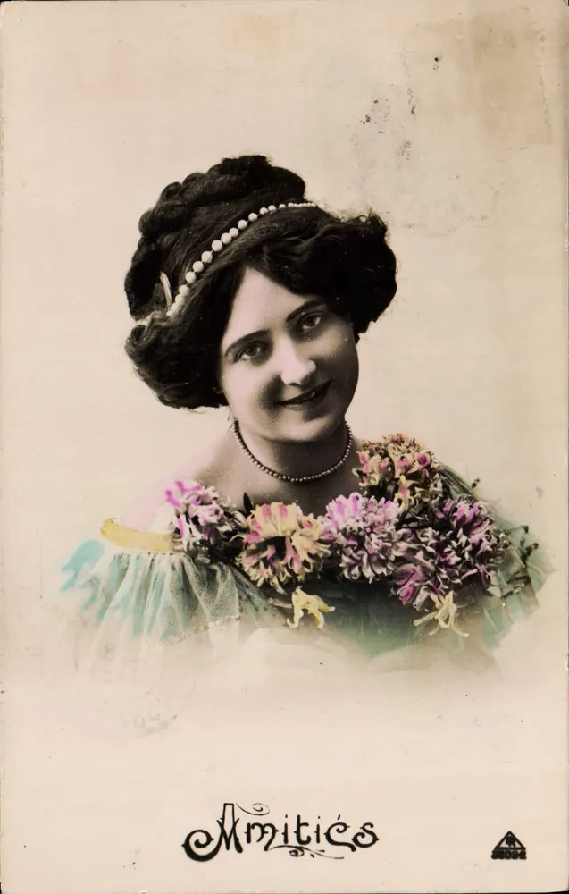 Jeune femme en fleurs — Amitiés — éditeur Amitiés, n° 38052 - Recto