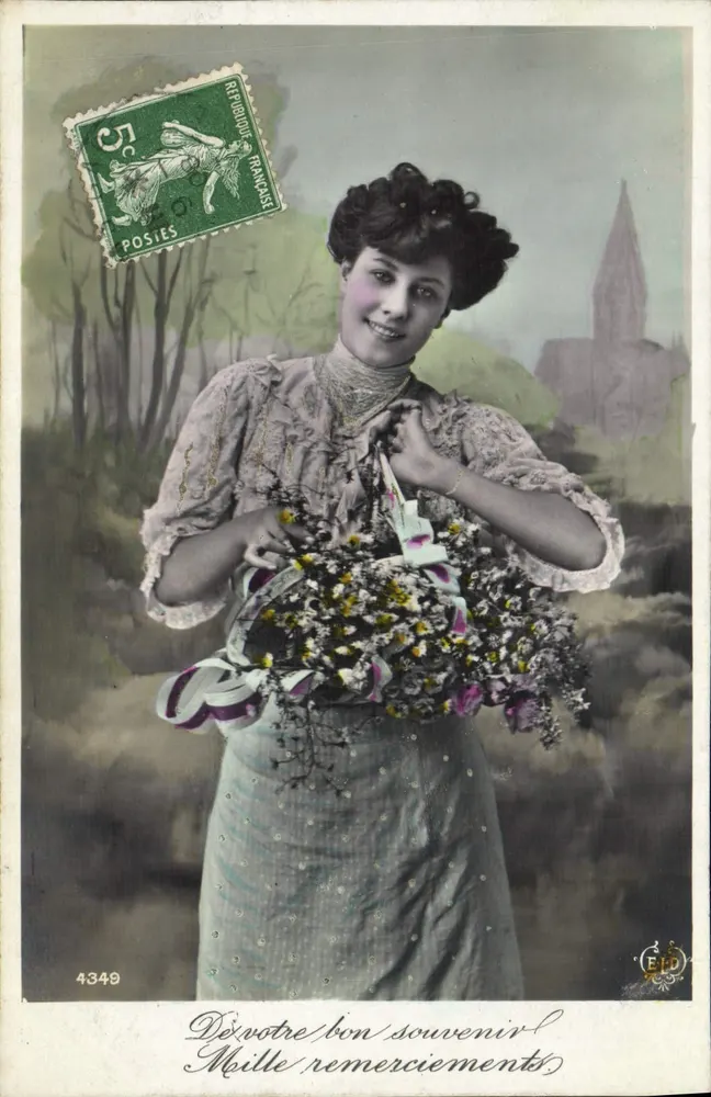 Femme avec bouquet — souvenir — EID n°4349 - Recto