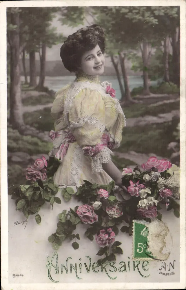 Femme en robe à dentelle — Anniversaire — A.N. Paris, n° 944 - Recto