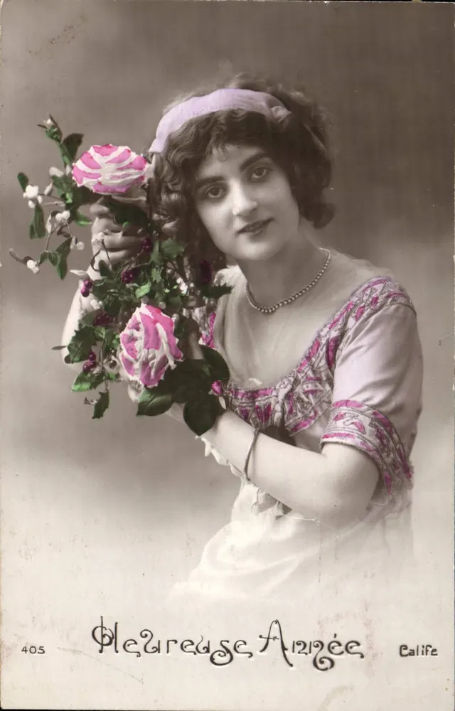 Jeune femme tenant un bouquet de roses — Calife, n° 405 - Recto
